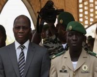 Mali : la junte et la Cédéao concluent un transfert de pouvoir 
